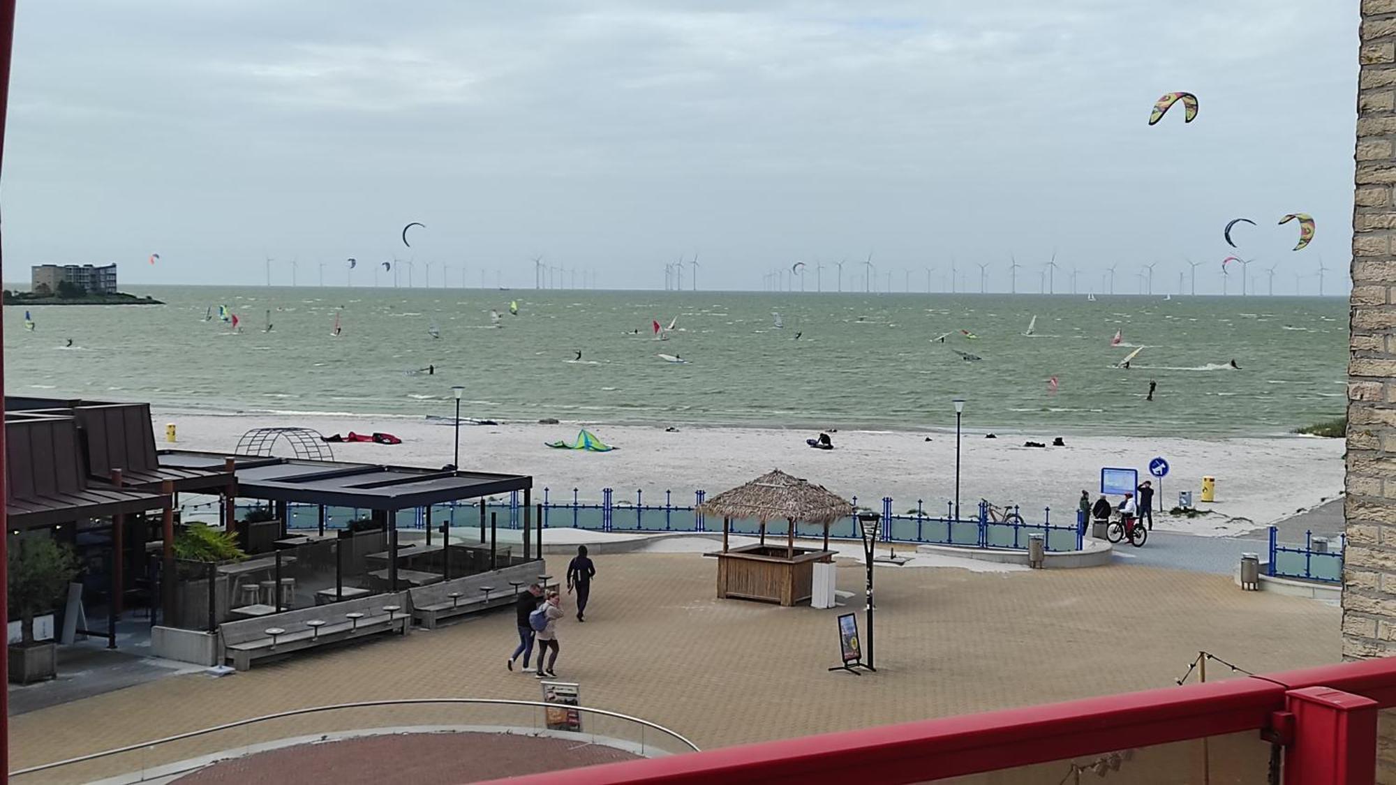 Appartement Ijsselmeer Makkum Strand Buitenkant foto