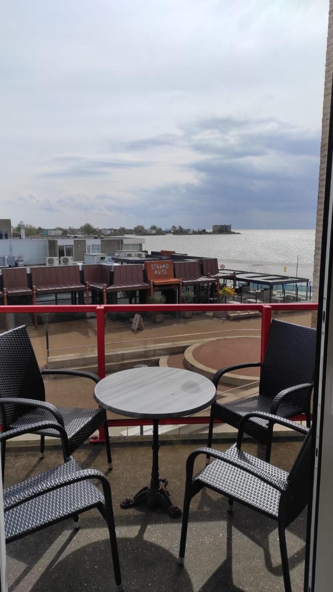 Appartement Ijsselmeer Makkum Strand Buitenkant foto